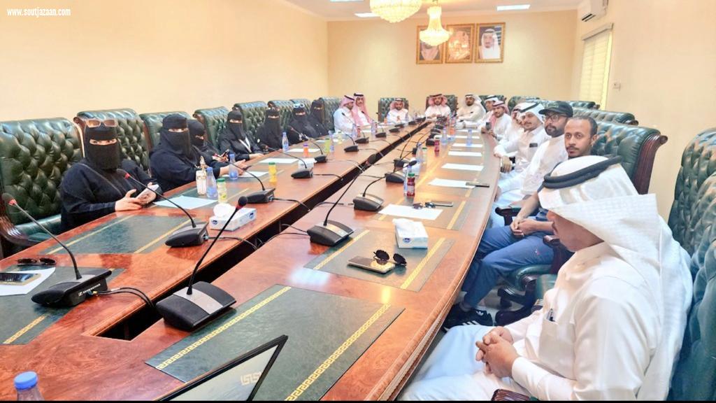 محافظ فيفاء القحطاني يجتمع باعضاء  المراكز الإعلامي للمحافظة
