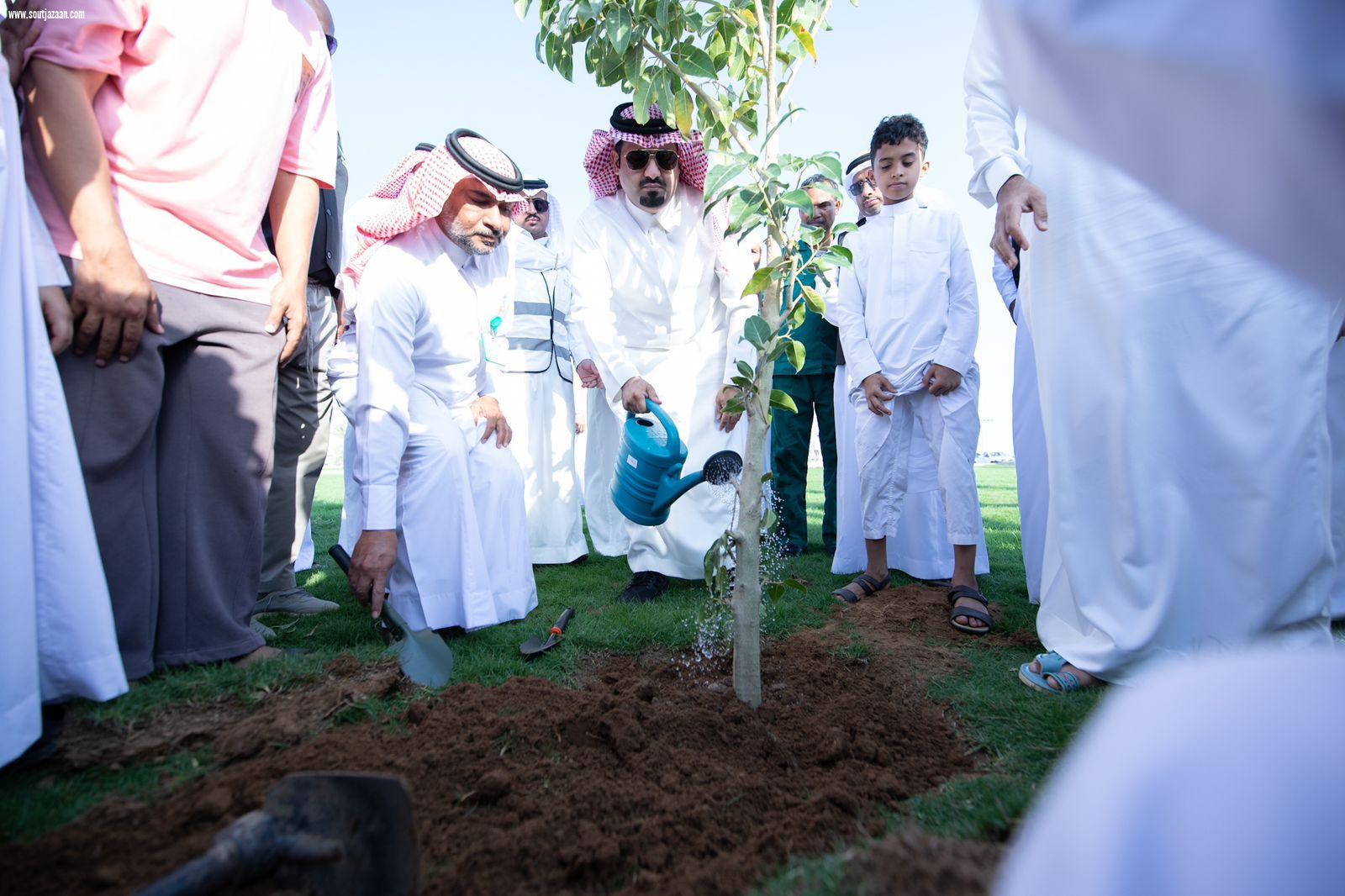 محافظ بيش يدشن زراعة 1000 شجرة بالمحافظة ضمن مبادرة السعودية الخضراء 