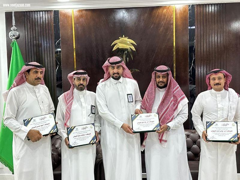 رئيس بلدية صوير يكرم العاملين في احتفال اليوم الوطني 93