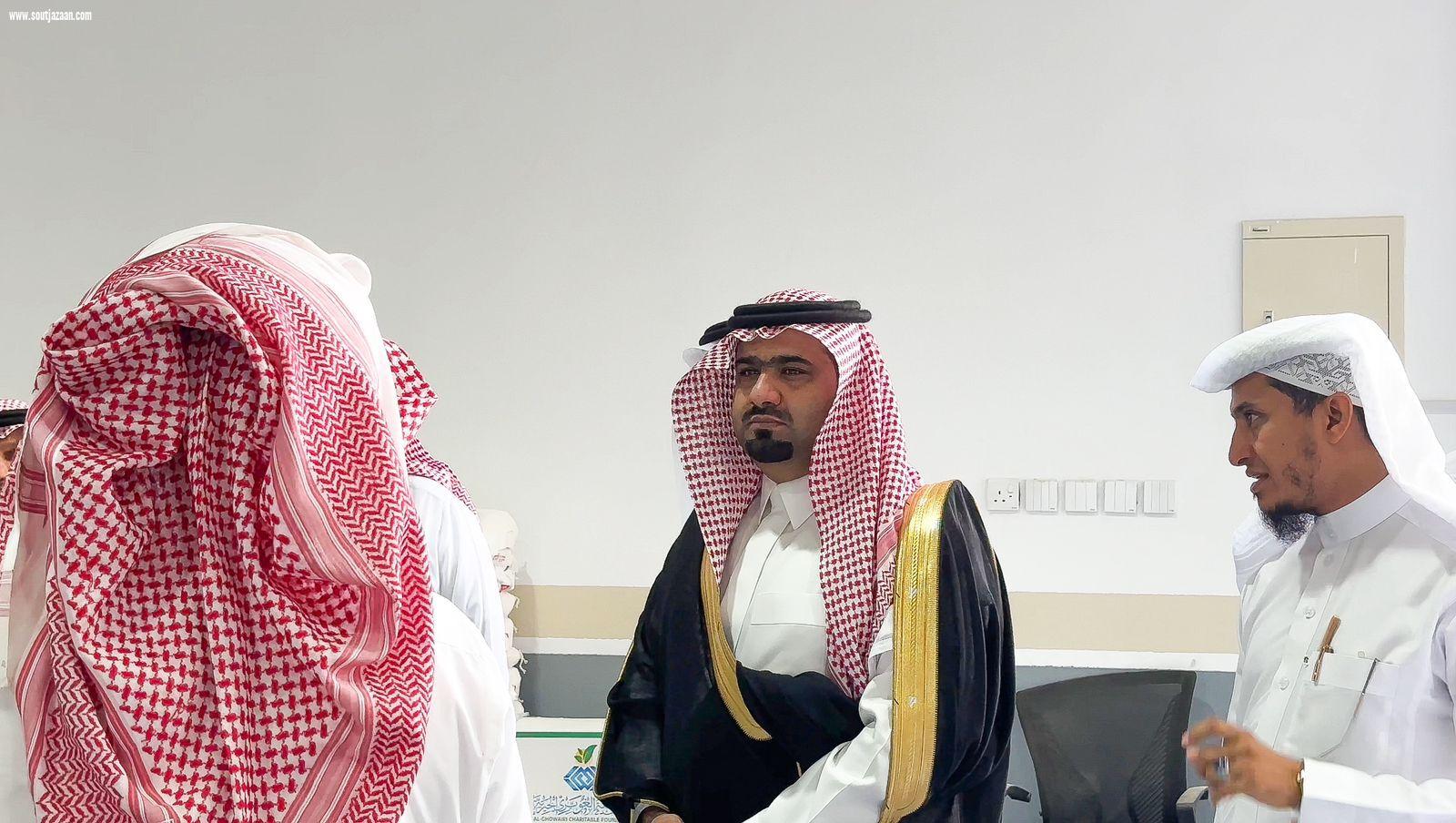 محافظ بيش يفتتح مبنى بر بيش