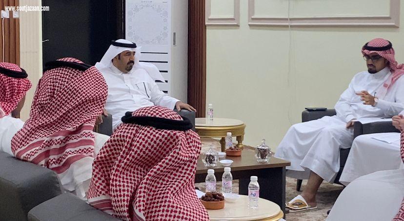 محافظ بيش يرأس اجتماع لجنة مهرجان بيش الترفيهي والسياحي استعداداً لموسم بيش