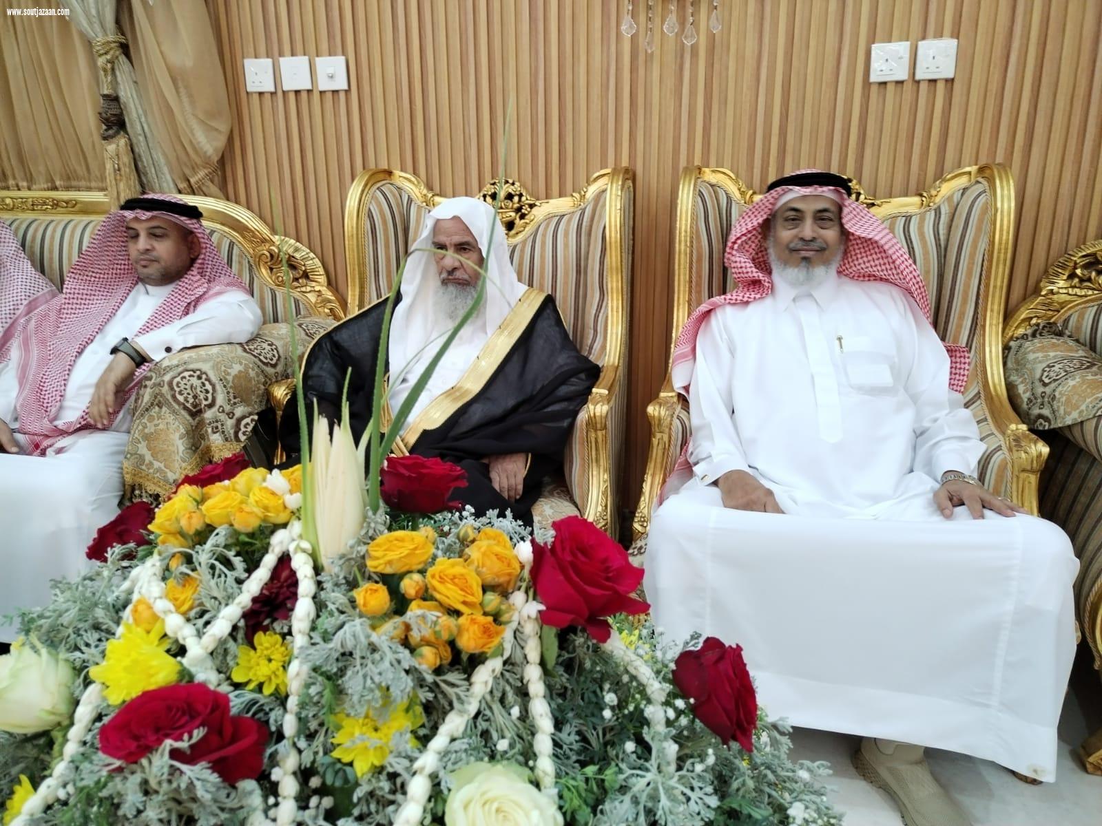 الوكيل المساعد لإمارة منطقة جازان سابقاً يحتفل بترقية نجله الاستاذ جعفر بن عبدالرحمن ناشب وعدد من المترقين