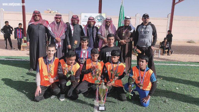 حزمة من البرامج التربوية و المشاركات المجتمعية في متوسطة الرفيعة بالجوف