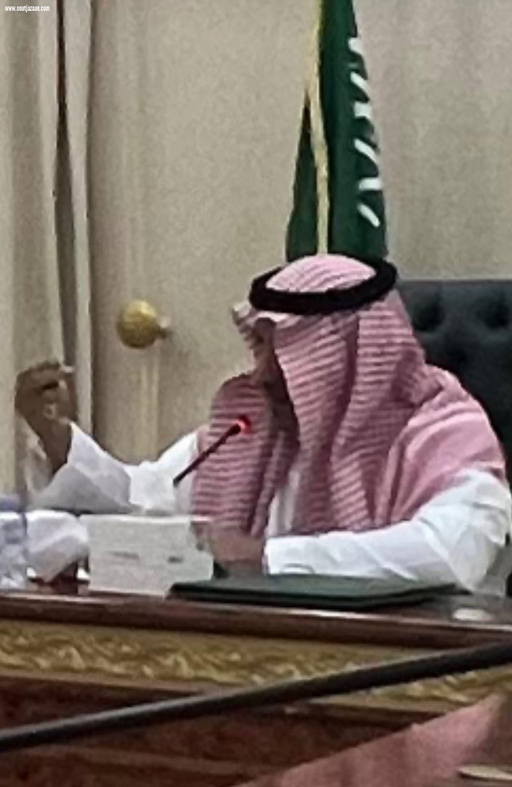 اجتماع مثمر يجمع محافظ قلوة والإعلاميين لبحث سبل تطوير المحافظة
