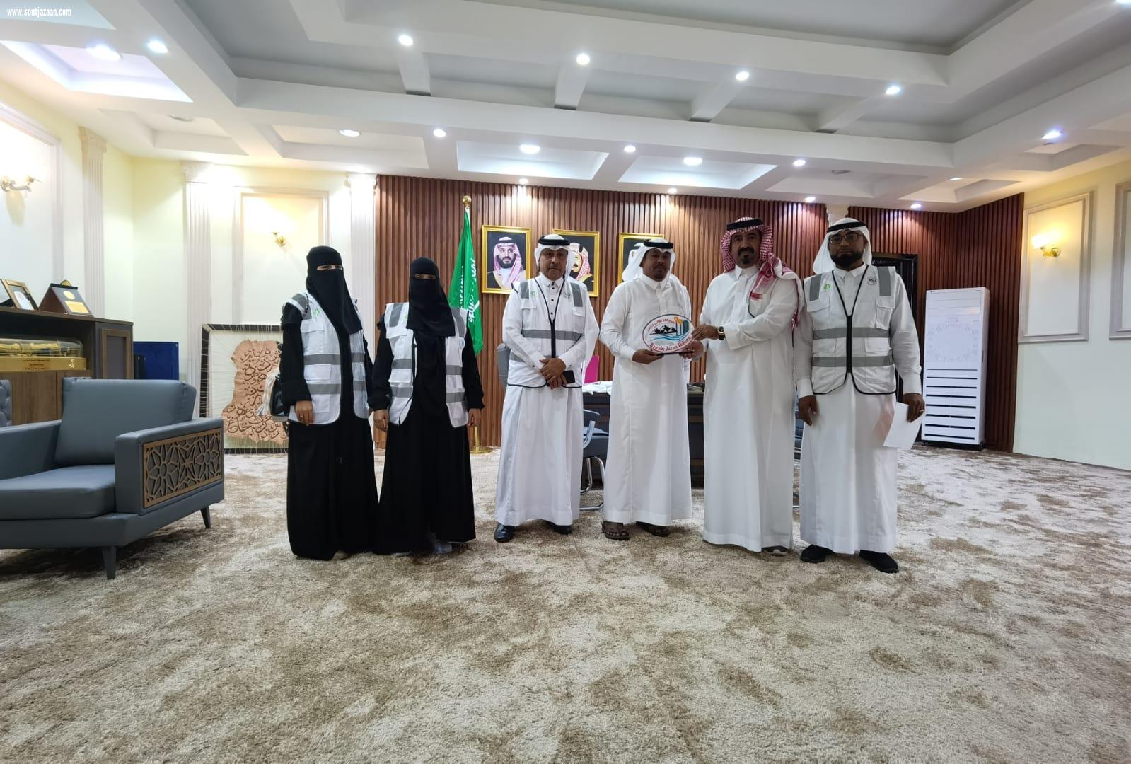 محافظ بيش يستقبل فريق هايكنج روابي جازان 