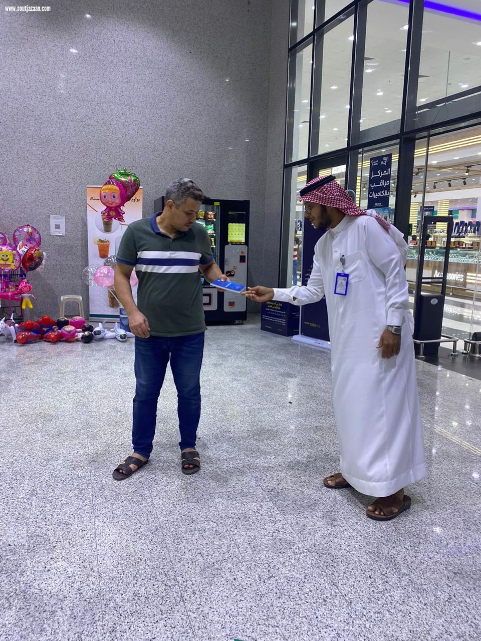 هيئة الأمر بالمعروف والنهي عن المنكر بمدينة جازان تفعّل فعاليات حملةحقُّ الله التوعوية في الأسواق 