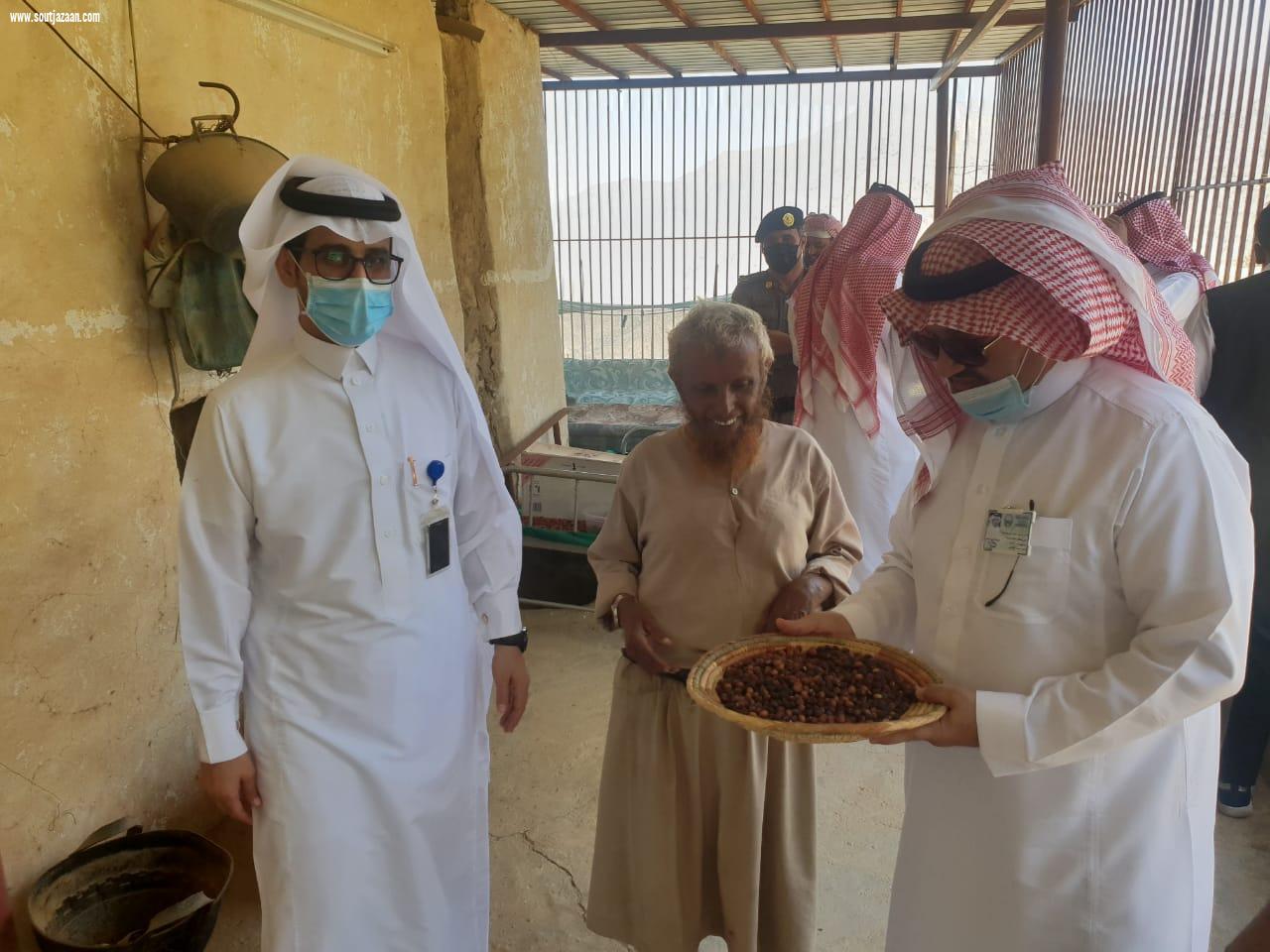 محافظ المجاردة ومدراء الإدارات يقومون بزيارة عدد من المواقع للوقوف على بعض المطالبات والالتقاء ببعض المواطنين ومتابعة معالجة التشوهات البصريه