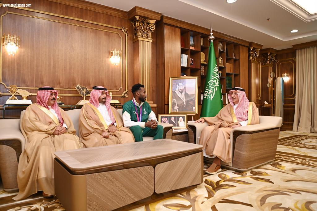 أمير منطقة جازان يستقبل العدّاء السعودي يوسف مسرحي