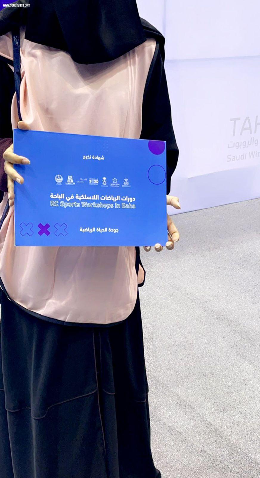 *الطالبة وجد المحجم  تحصل على شهاده مبادرة الرياضات* 