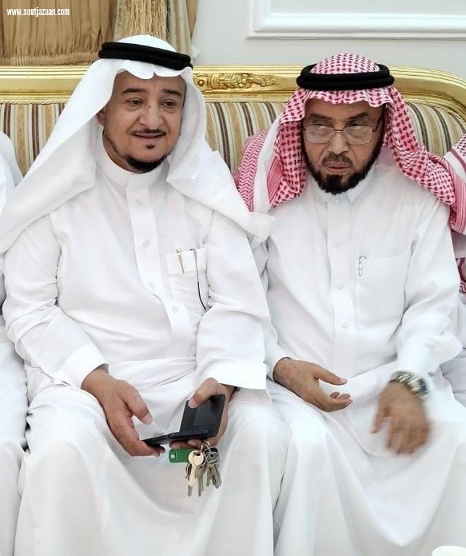 الوكيل المساعد لإمارة منطقة جازان سابقاً يحتفل بترقية نجله الاستاذ جعفر بن عبدالرحمن ناشب وعدد من المترقين