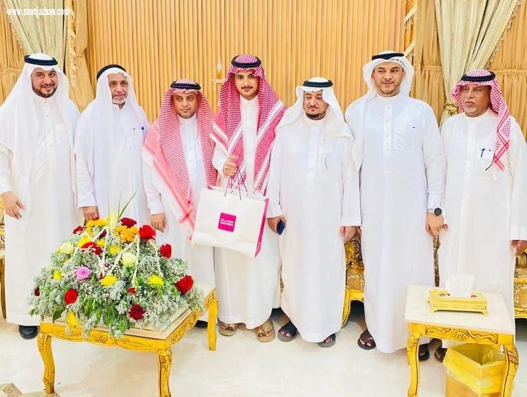 الوكيل المساعد لإمارة منطقة جازان سابقاً يحتفل بترقية نجله الاستاذ جعفر بن عبدالرحمن ناشب وعدد من المترقين