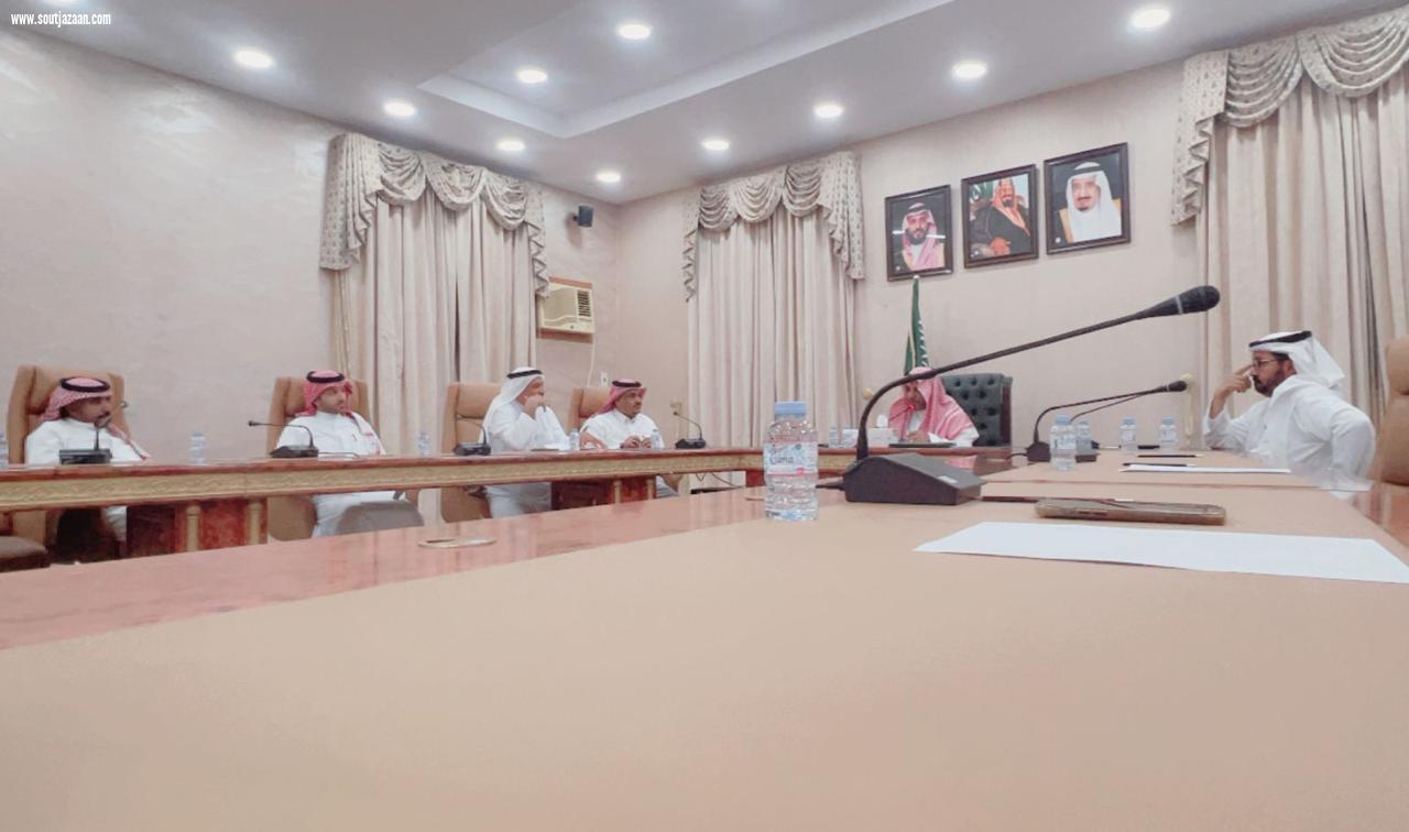 اجتماع مثمر يجمع محافظ قلوة والإعلاميين لبحث سبل تطوير المحافظة