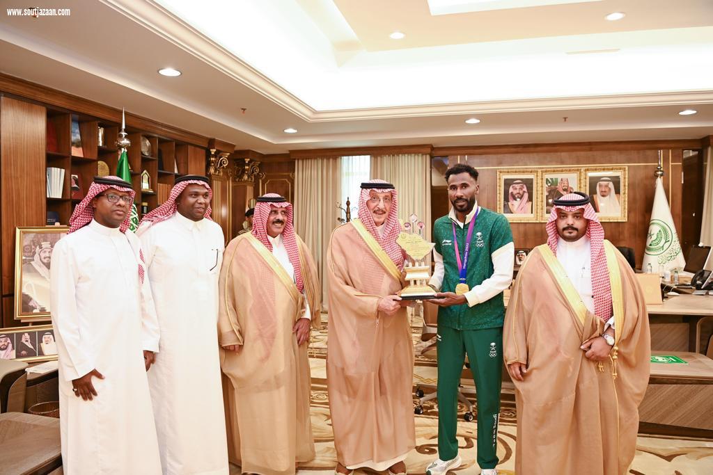 أمير منطقة جازان يستقبل العدّاء السعودي يوسف مسرحي