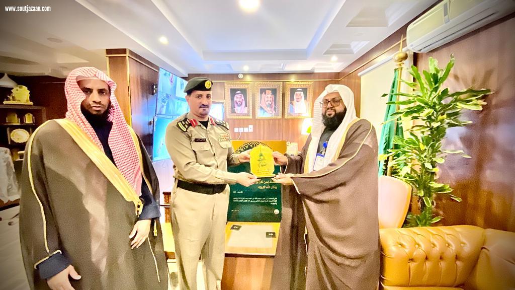 مدير شرطة محافظة خميس مشيط ومدير الدفاع المدني يطلقان فعاليات حملة  عليكم بسنتي 