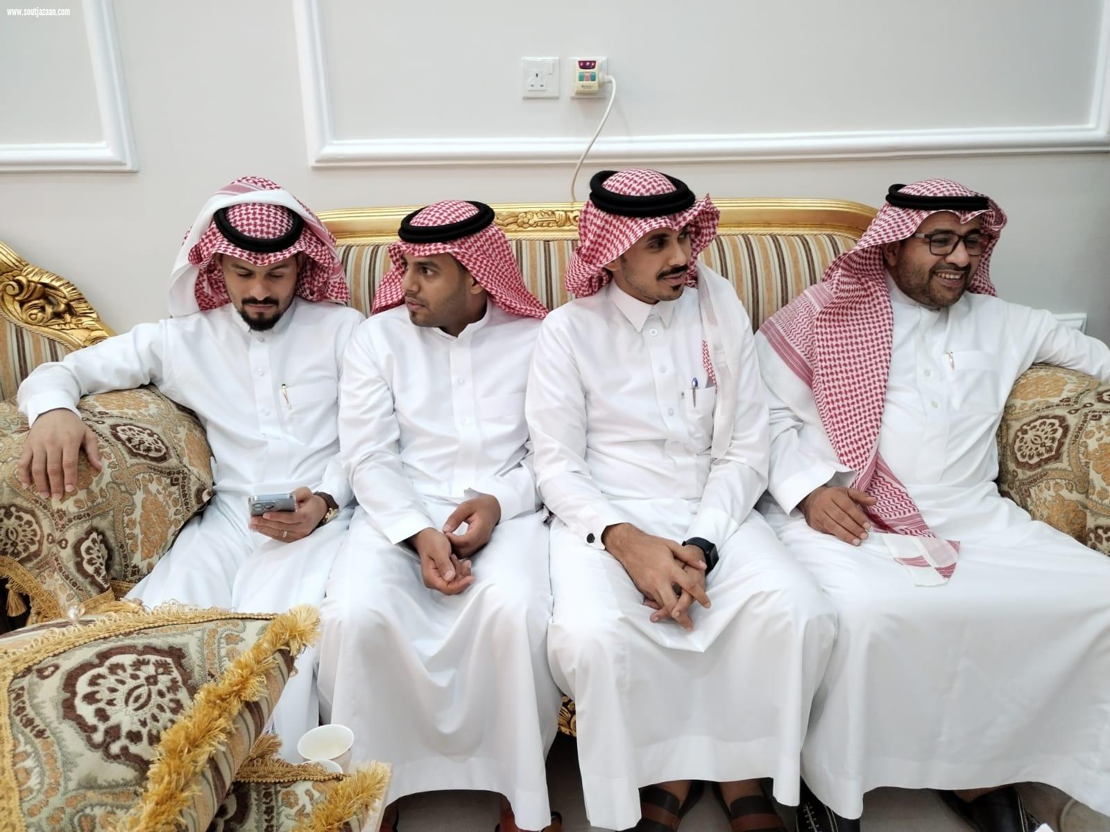 الوكيل المساعد لإمارة منطقة جازان سابقاً يحتفل بترقية نجله الاستاذ جعفر بن عبدالرحمن ناشب وعدد من المترقين