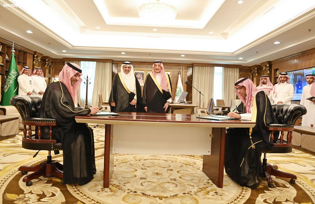 سمو الأمير محمد بن ناصر يرعى مراسم توقيع  إنشاء وتشغيل النقل العام بالحافلات في حاضرة جازان بتكلفة 103 ملايين ريال