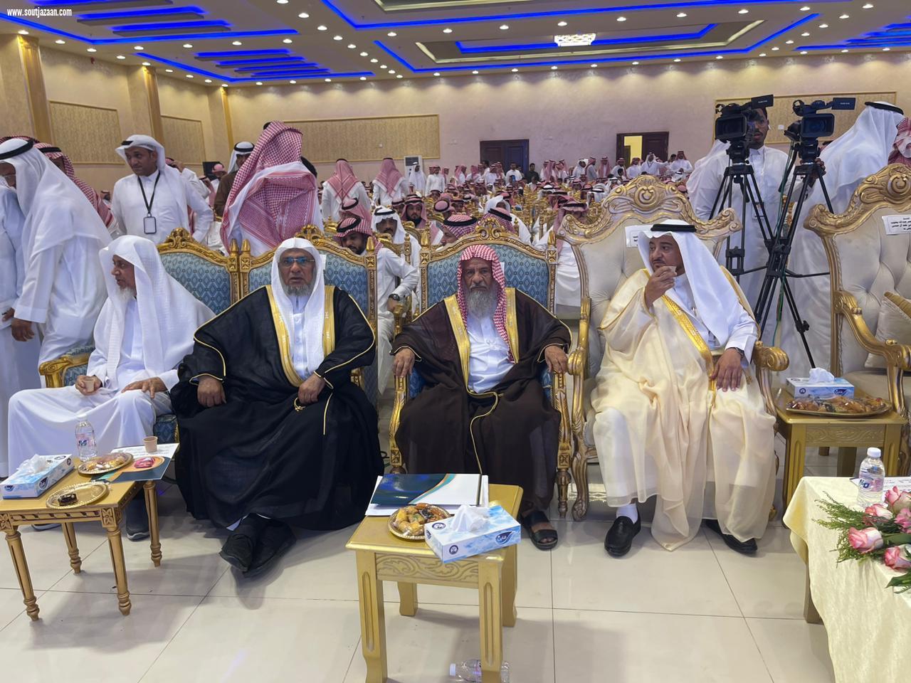 مشايخ وأعيان وأبناء قبائل آل عيسى بني حُمَّد يحتفلون بتنصيب الشيخ يعقوب بن عمر حمدي شيخ شمل لقبائل آل عيسى بني حمد