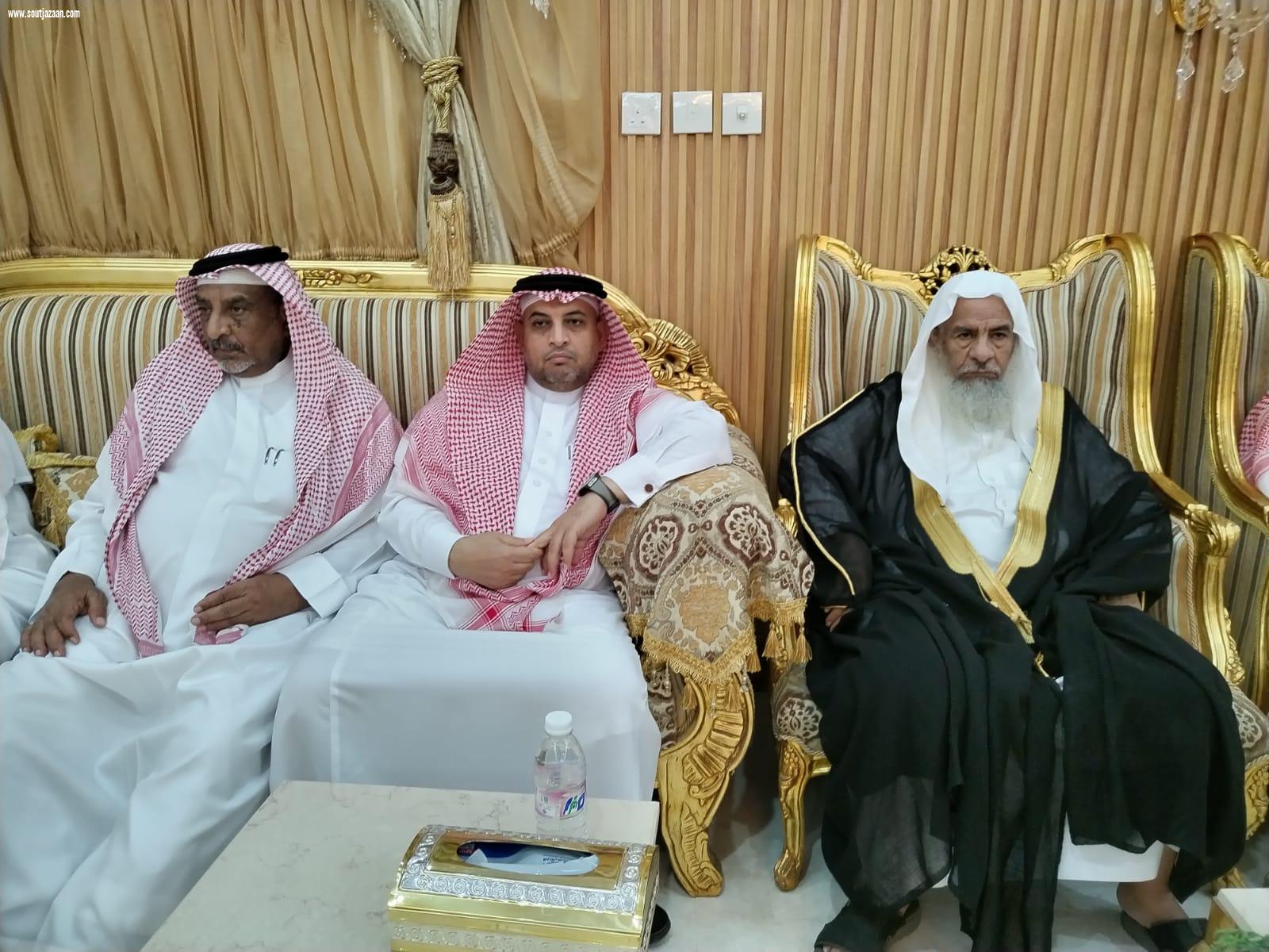 الوكيل المساعد لإمارة منطقة جازان سابقاً يحتفل بترقية نجله الاستاذ جعفر بن عبدالرحمن ناشب وعدد من المترقين