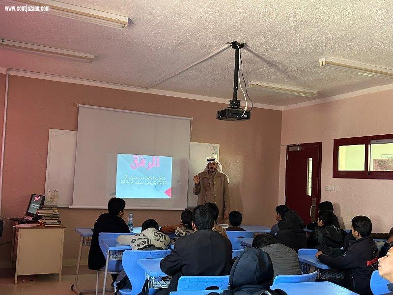 حزمة من البرامج التربوية و المشاركات المجتمعية في متوسطة الرفيعة بالجوف