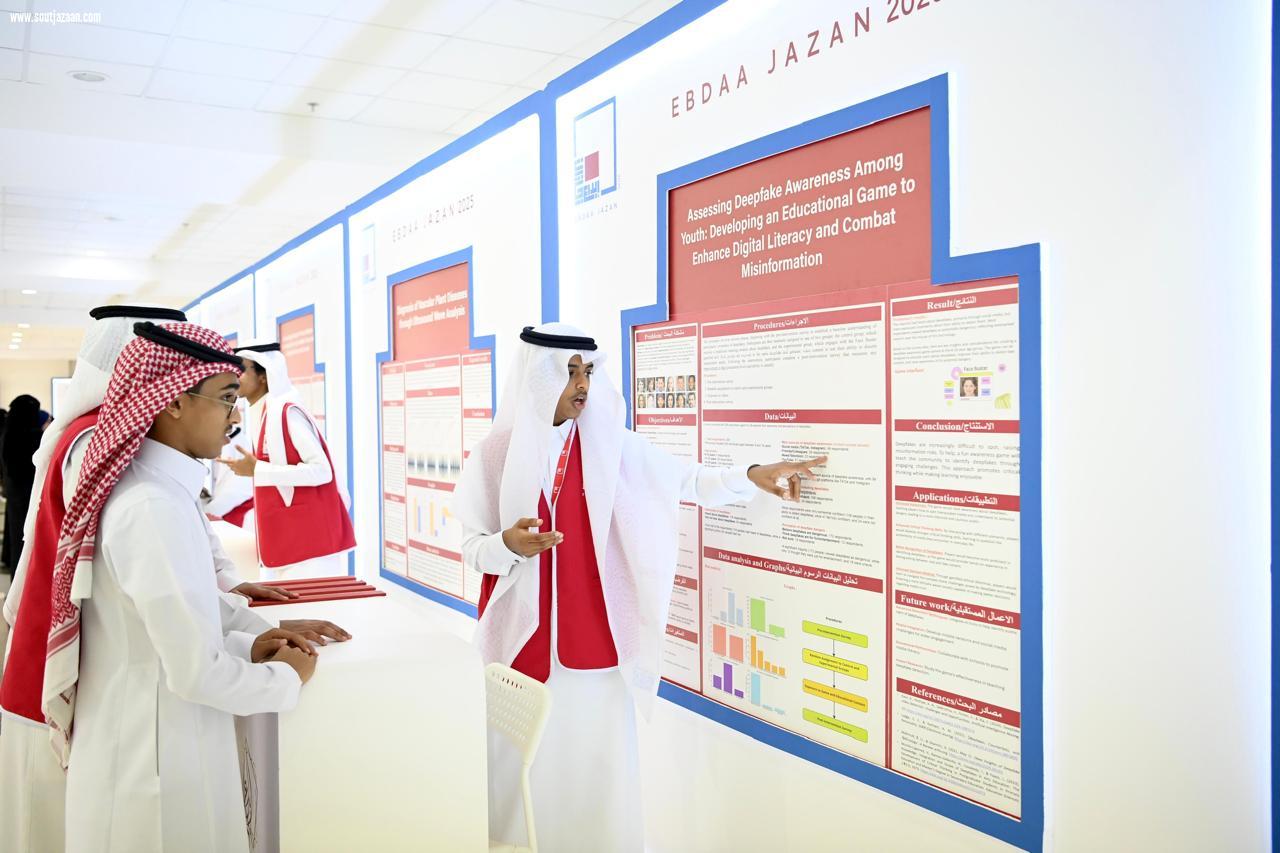 مدير متوسطة حي الروضة بجازان يكرم الطلاب المشاركين في معرض إبداع جازان 2025