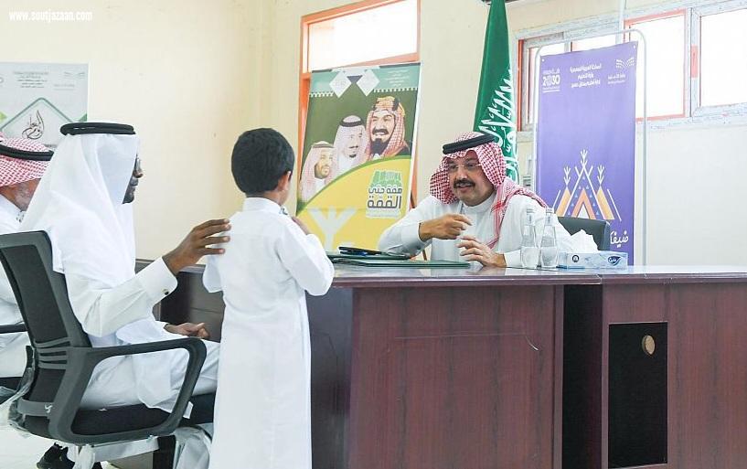 سمو أمير منطقة عسير يقف ميدانياً على عدد من مدارس التعليم في المنطقة