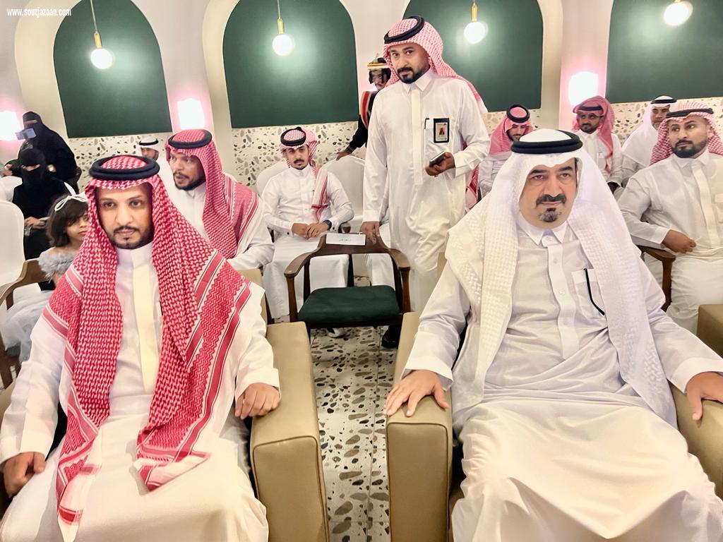 محافظ بيش يدشن مبادرة الشريك الأدبي بمخمل كافيه ببيش