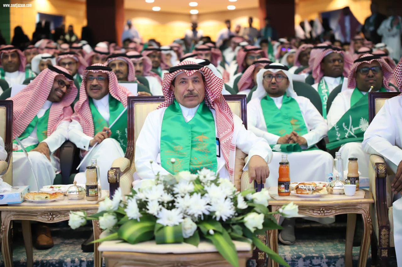 بحضور رئيس الجامعة | طلاب وطالبات جامعة جازان يحتفون باليوم الوطني الـ93 