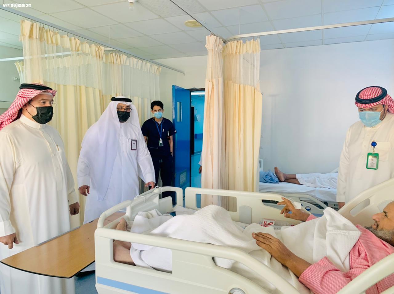 محافظ المجاردة يتفقد سير العمل في مستشفى المجاردة العام ويتلمس احتياجات المرضى والمراجعين