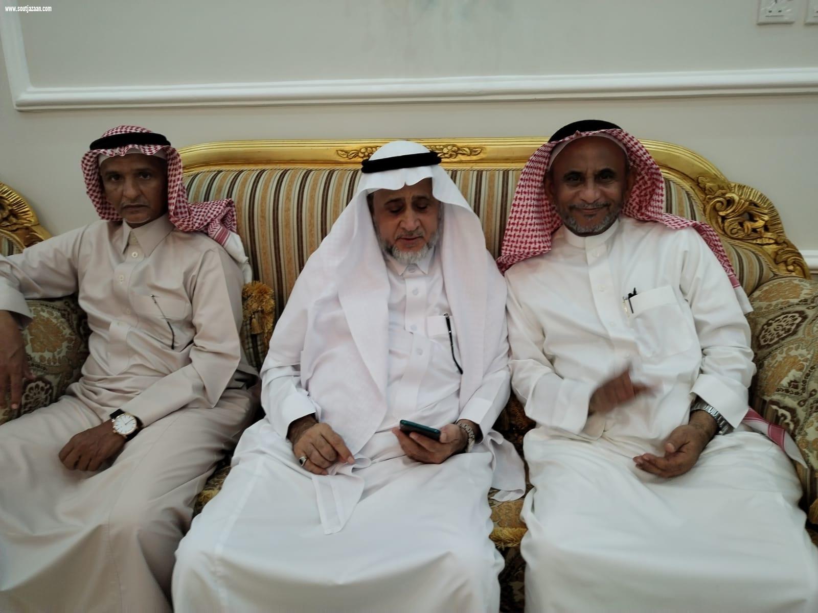 الوكيل المساعد لإمارة منطقة جازان سابقاً يحتفل بترقية نجله الاستاذ جعفر بن عبدالرحمن ناشب وعدد من المترقين