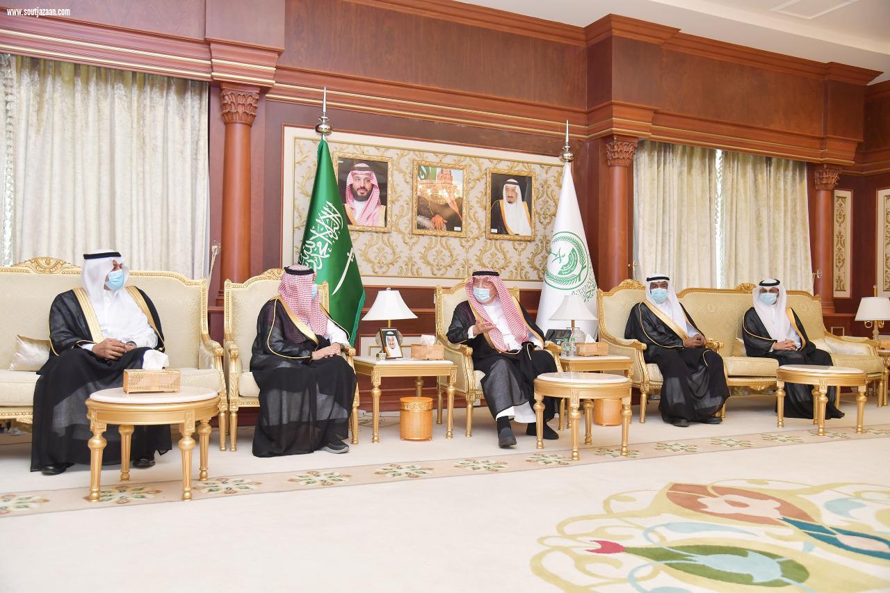 سمو أمير منطقة جازان يلتقي رئيس ووكلاء جامعة جازان بمناسبة حصول الجامعة على الاعتماد البرامجي 