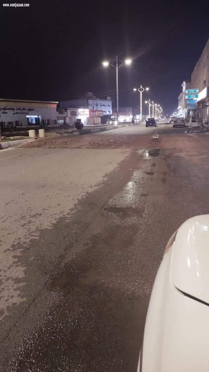 نداء لمسؤولي المرور والبلدية  مطب اسمنتي يسبب تلفيات لمركبات مرتادي الطريق الرئيسي جازان احد المسارحة