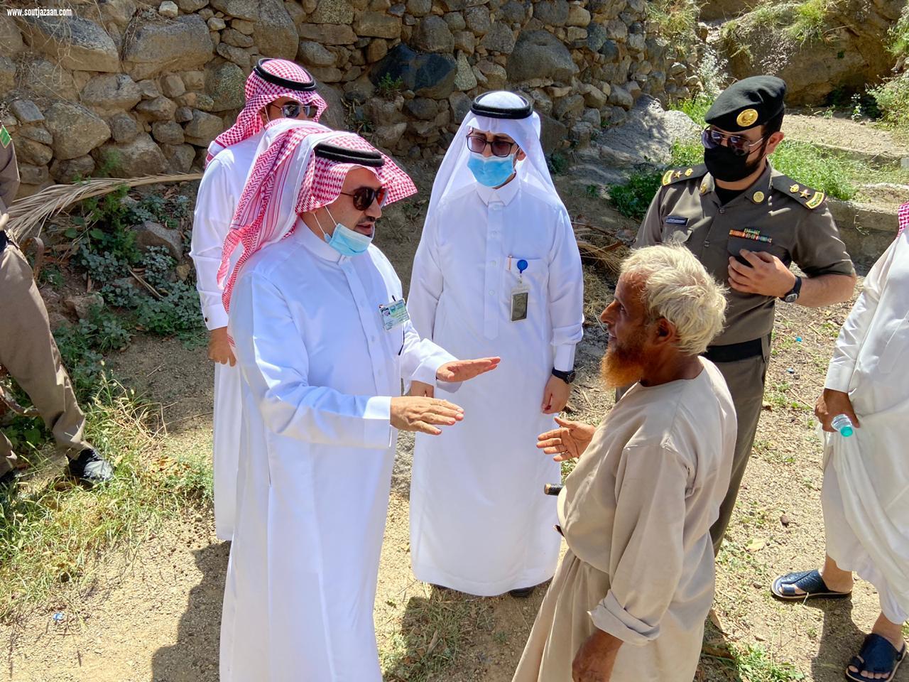 محافظ المجاردة ومدراء الإدارات يقومون بزيارة عدد من المواقع للوقوف على بعض المطالبات والالتقاء ببعض المواطنين ومتابعة معالجة التشوهات البصريه