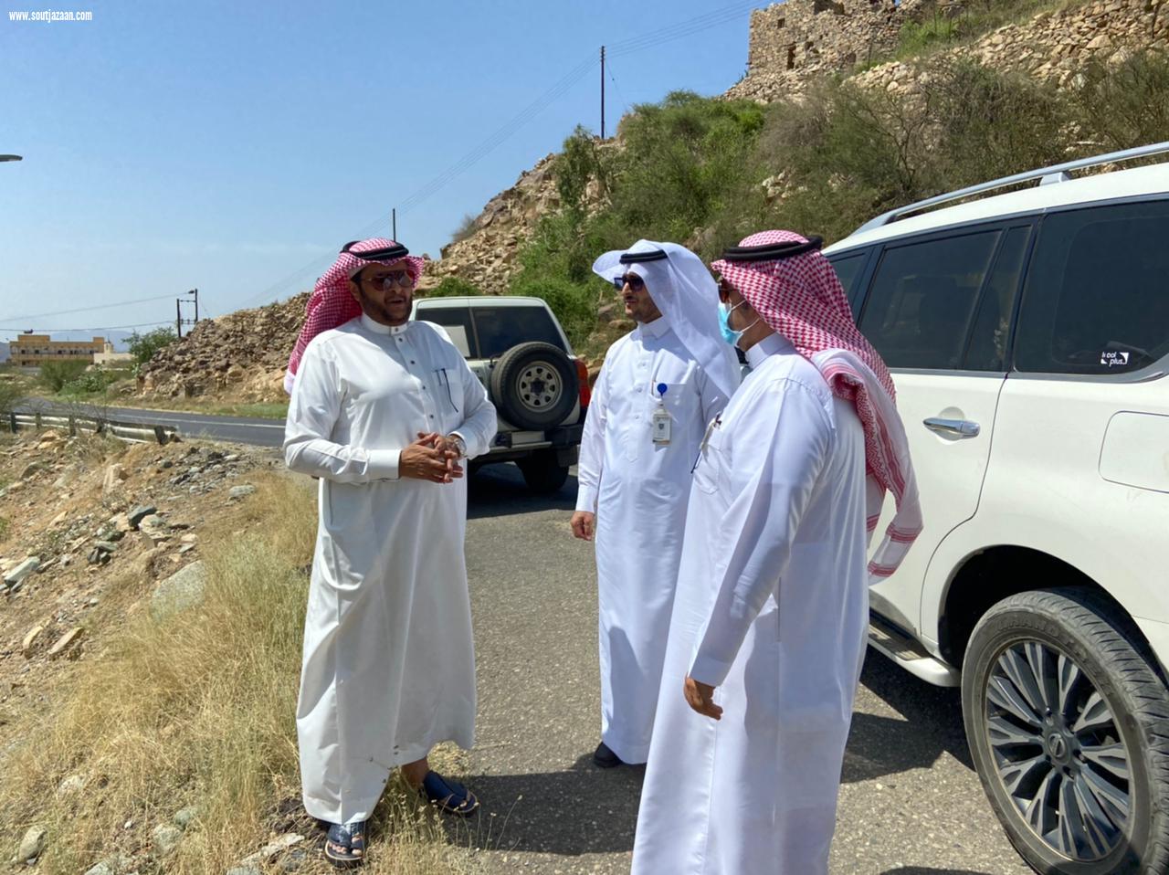 محافظ المجاردة ومدراء الإدارات يقومون بزيارة عدد من المواقع للوقوف على بعض المطالبات والالتقاء ببعض المواطنين ومتابعة معالجة التشوهات البصريه