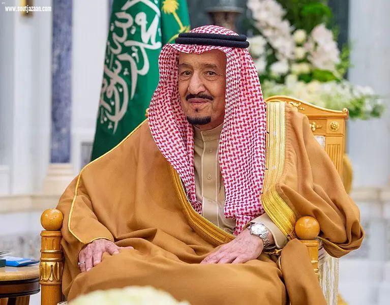ثلاث اوامر ملكية وإعفاء مدير جامعة الملك عبدالعزيز من منصبه وتحويله للتحقيق بتهمة استغلال السلطة