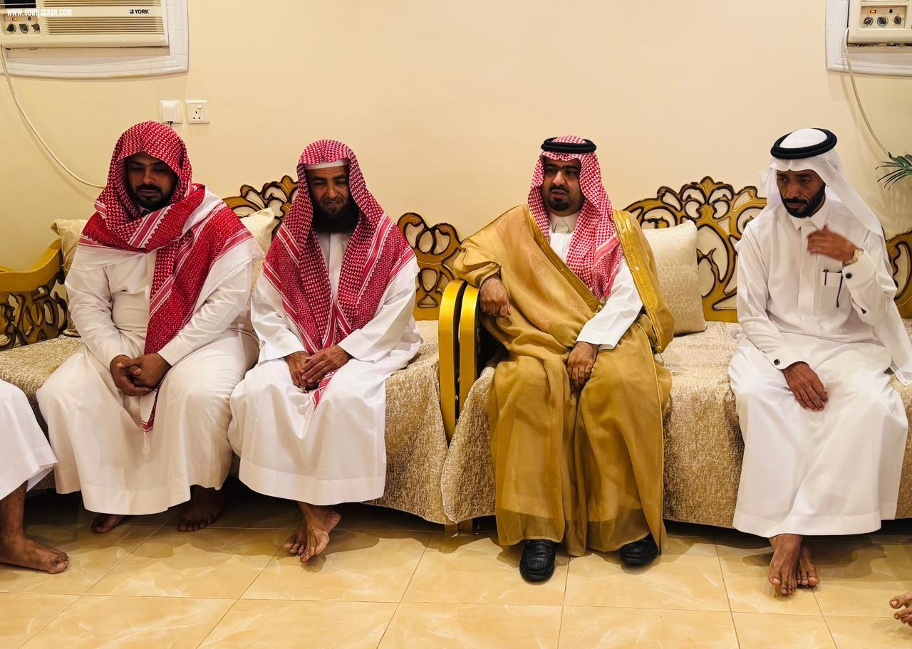 محافظ بيش ينقل تعازي سمو أمير منطقة جازان و سمو نائبه لذوي الطالب شيبه احد طلال إبتدائية بيش