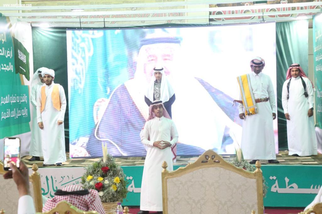 محافظ بيش يرعى حفل التعليم بمناسبة ذكرى البيعة السابعة للملك سلمان .