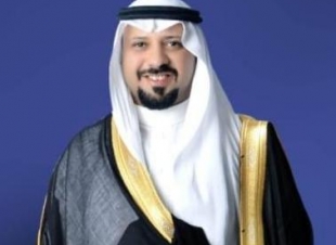 شيخ شمل قبائل الشرفاء مساعد بن قاسم قصادي يهنئ القيادة بذكرى اليوم الوطني 93