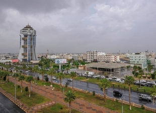 منطقة عسير تشهد أمطارًا متواصلة من الصباح الباكر