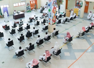سمو أمير منطقة عسير يقف ميدانياً على عدد من مدارس التعليم في المنطقة