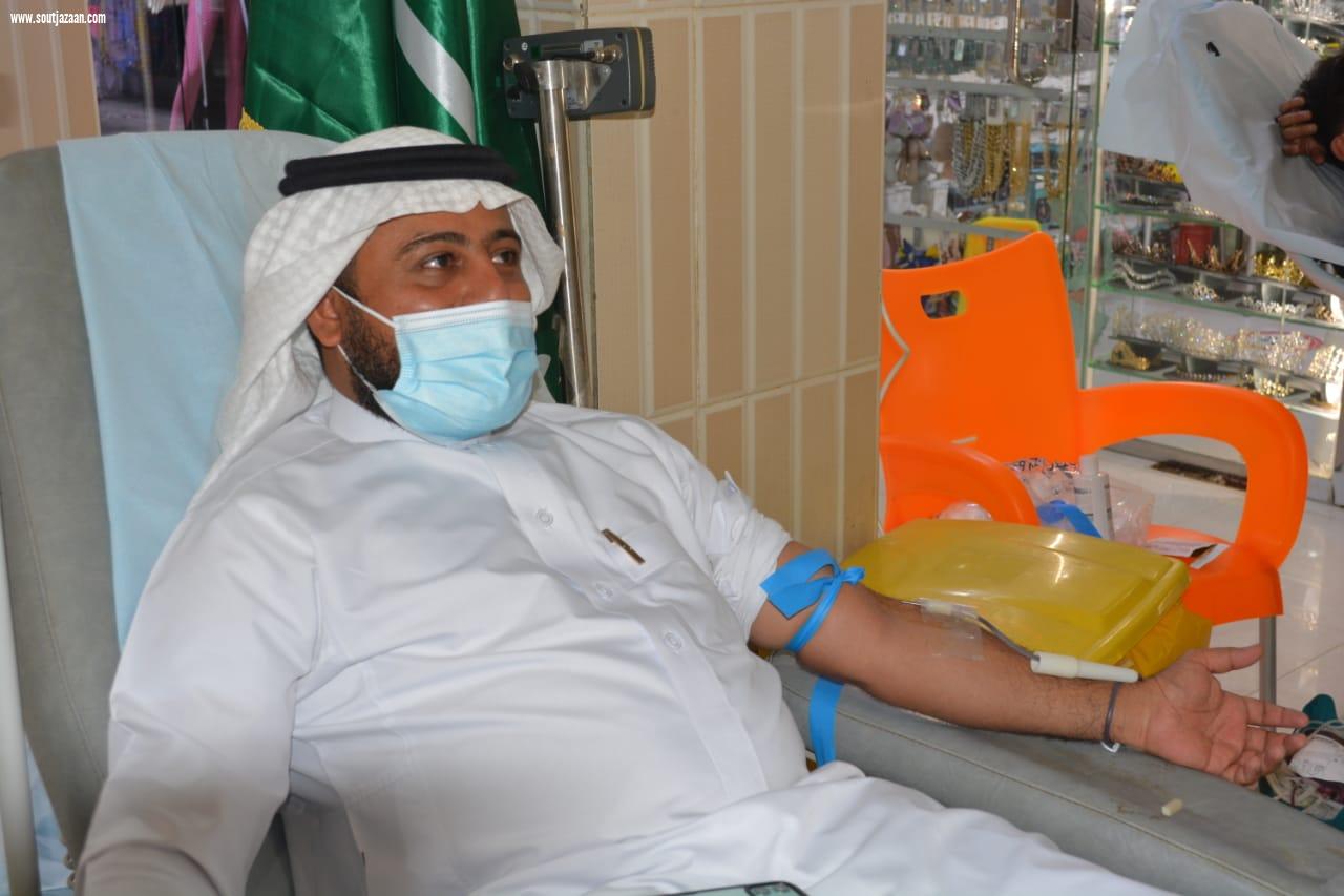 مدير إدارة شؤون المراكز الصحية بصحة جازان البجوي يدشن حملة التبرع بالدم دماؤنا للوطن