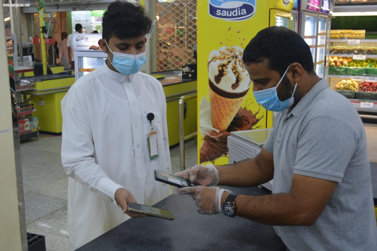 حملة اللجنة الوطنية لمكافحة التبغ بصحة جازان تواصل   جولاتها  من خلال فريق التوعية الصحية في مستشفى صامطة العام