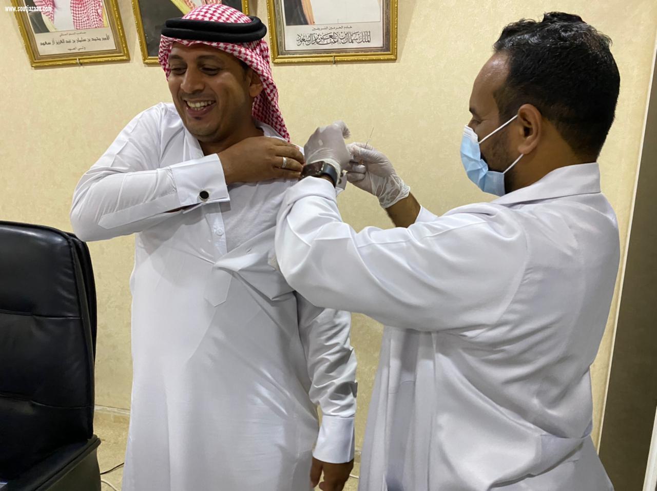 استمرار لقاح كوفيد 19  تلقى منسوبو محافظة بيش الجرعة الاولى 