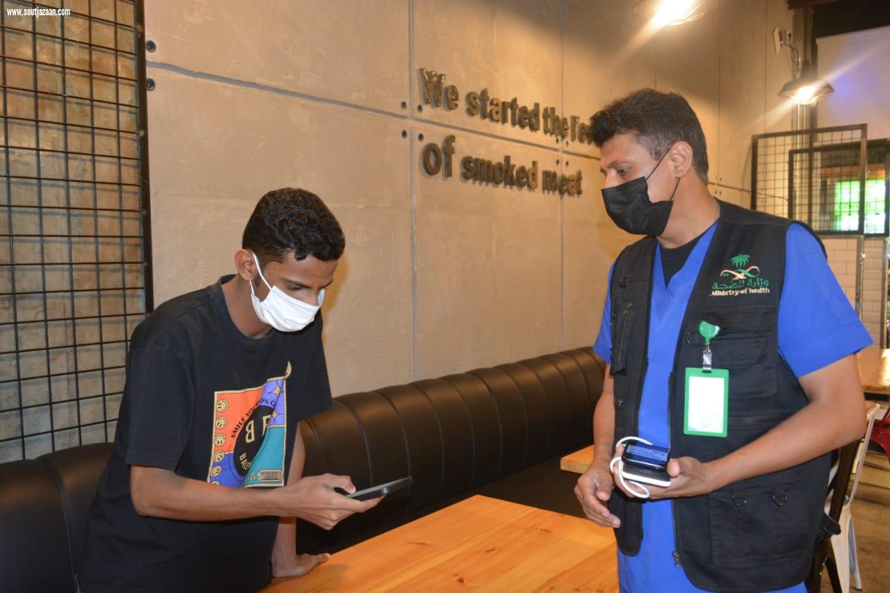 حملة اللجنة الوطنية لمكافحة التبغ بصحة جازان تواصل   جولاتها  من خلال فريق التوعية الصحية في مستشفى صامطة العام