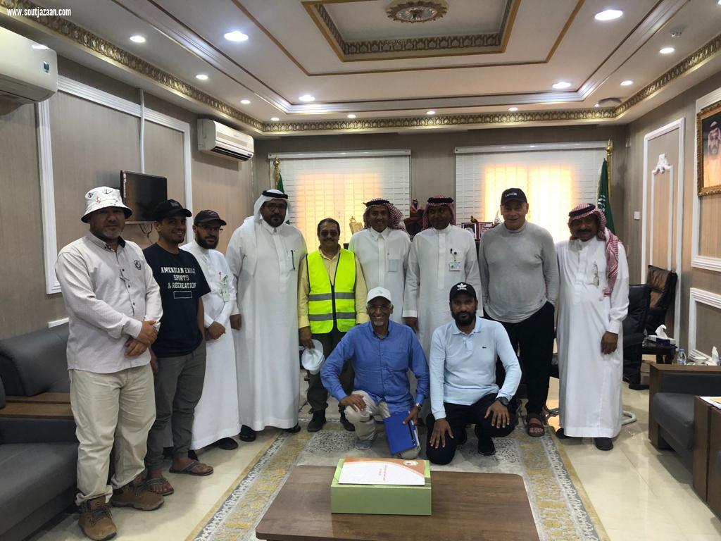 وفد من المركز الوطني للغطاء النباتي يزور جزر محافظه فرسان 