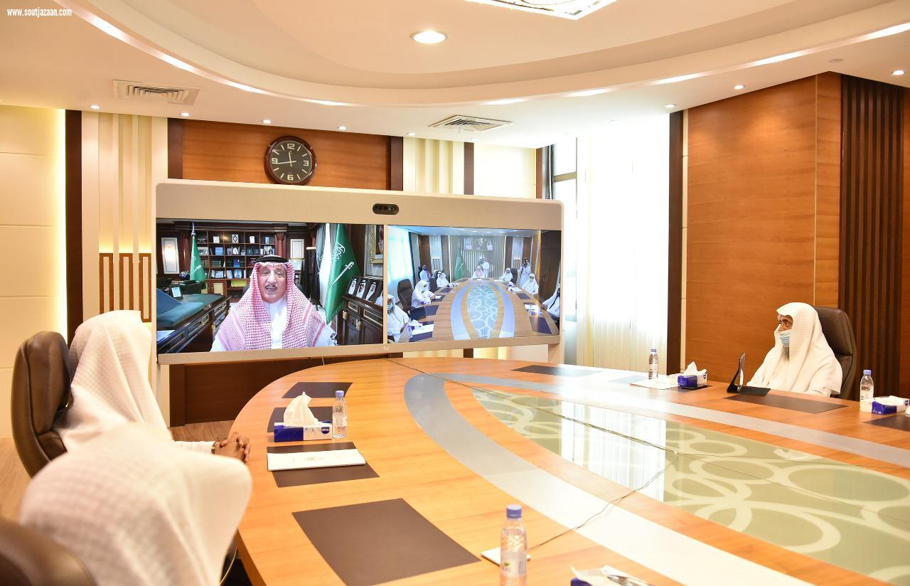 سمو أمير منطقة جــازان يرعى عبر -الاتصال المرئي- حفل تكريم 243 حافظ وحافظة بجمعية تحفيظ القران الكريم بالمنطقة