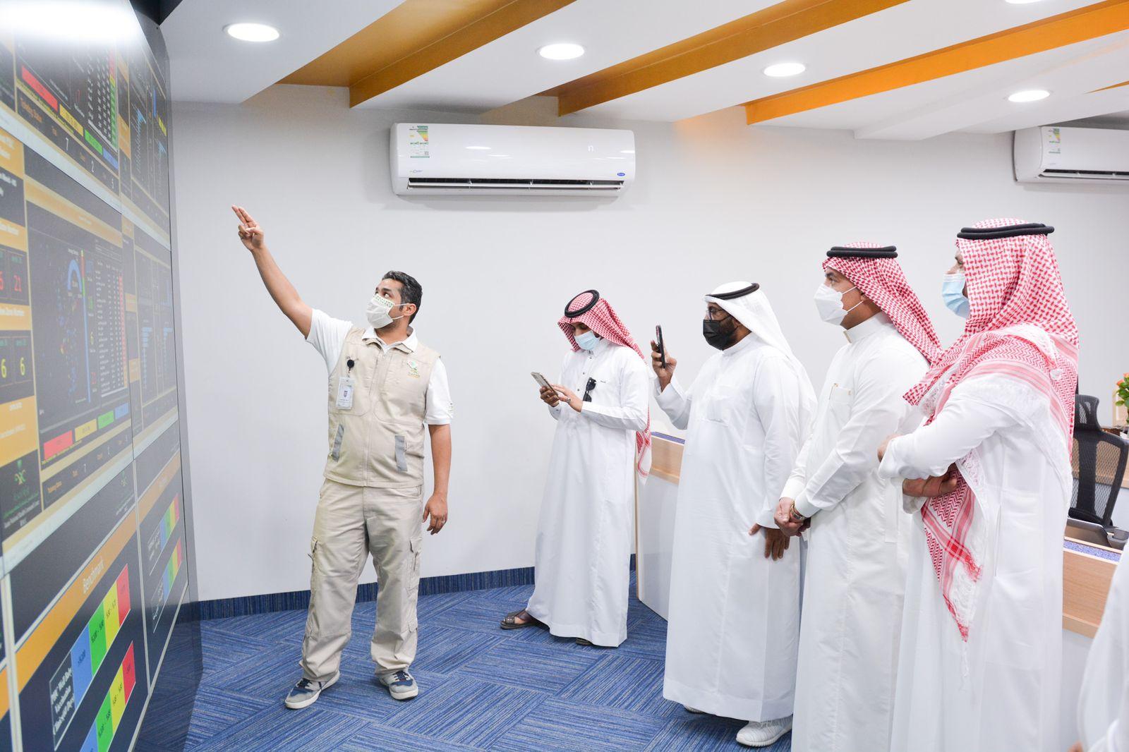 محافظ الحرث يطلع على جهود المركز الإقليمي للقيادة والتحكم بصحة جازان