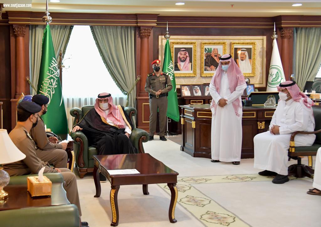 سمو أمير منطقة جازان يستقبل مدير الدفاع المدني بالمنطقة ويتسلم التقرير السنوي