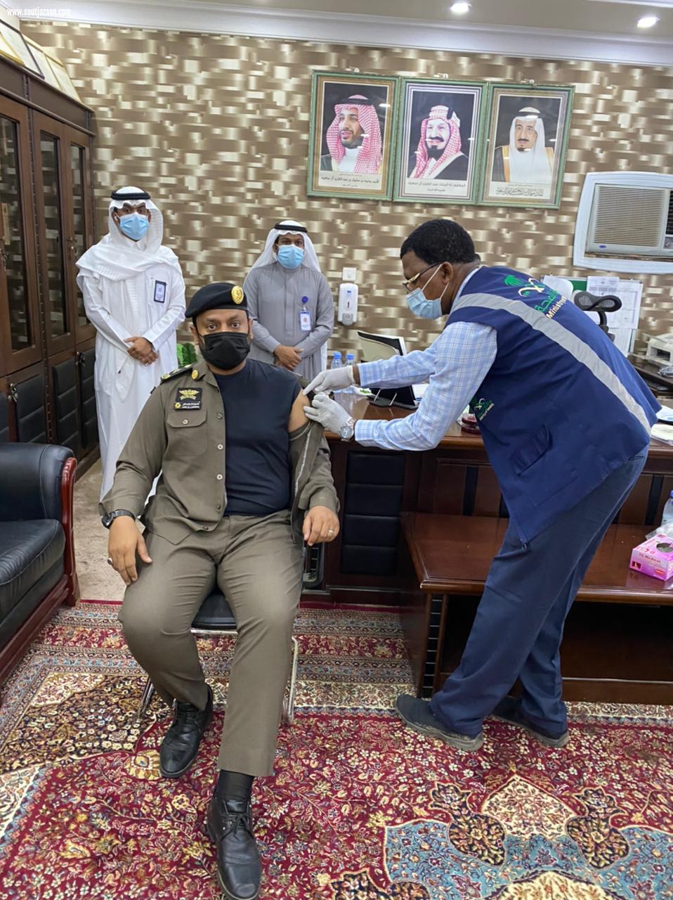 بحضور محافظ أحد المسارحة .. القطاع الصحي الجنوبي يبدأ حملته لتطعيم منسوبي الجهات الحكومية بالمحافظة 