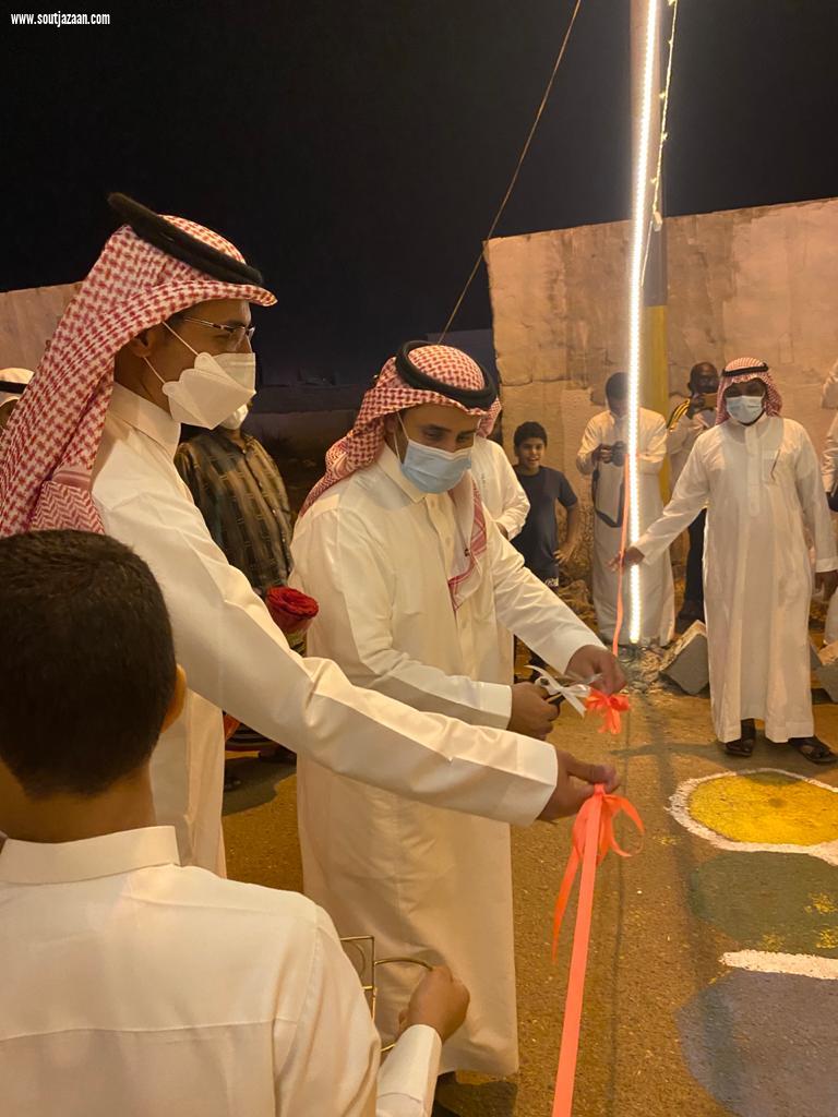 اليزيدي رئيس مركز القحمة يشيد بشباب المركز لجهودهم في تزيين الحواري لاستقبال شهر رمضان