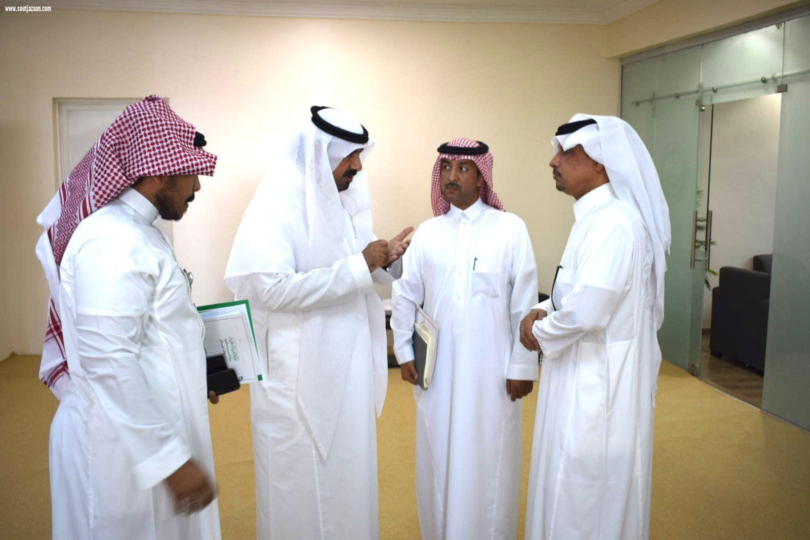 محافظ بـيـش يتفقد مركز الخلاوية والنجوع والقرى التابعة له